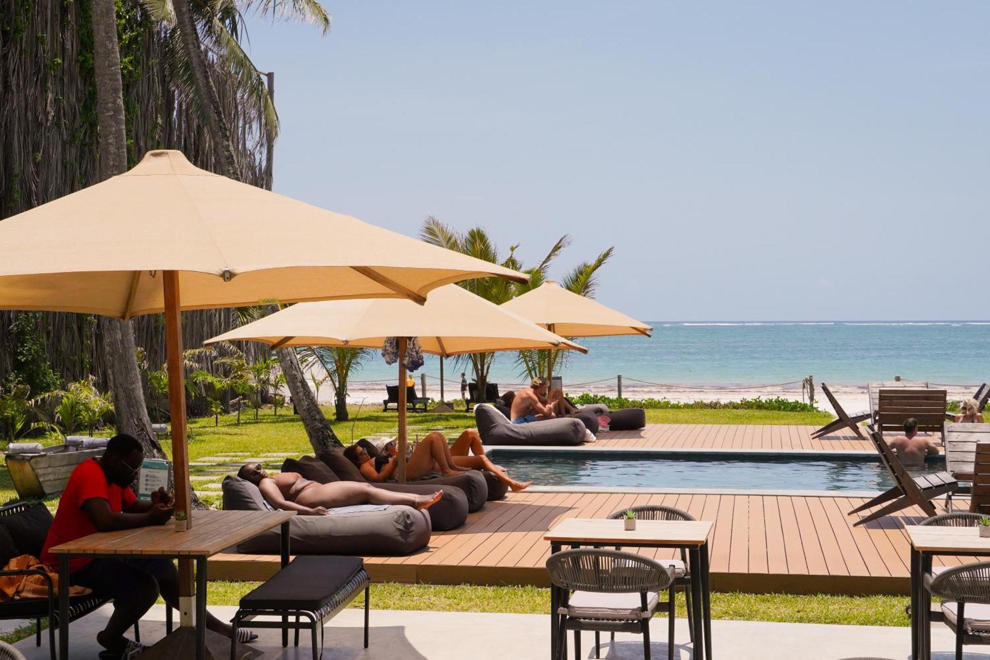 Lalagalu - Beachfront Ecocabins Diani Beach Dış mekan fotoğraf