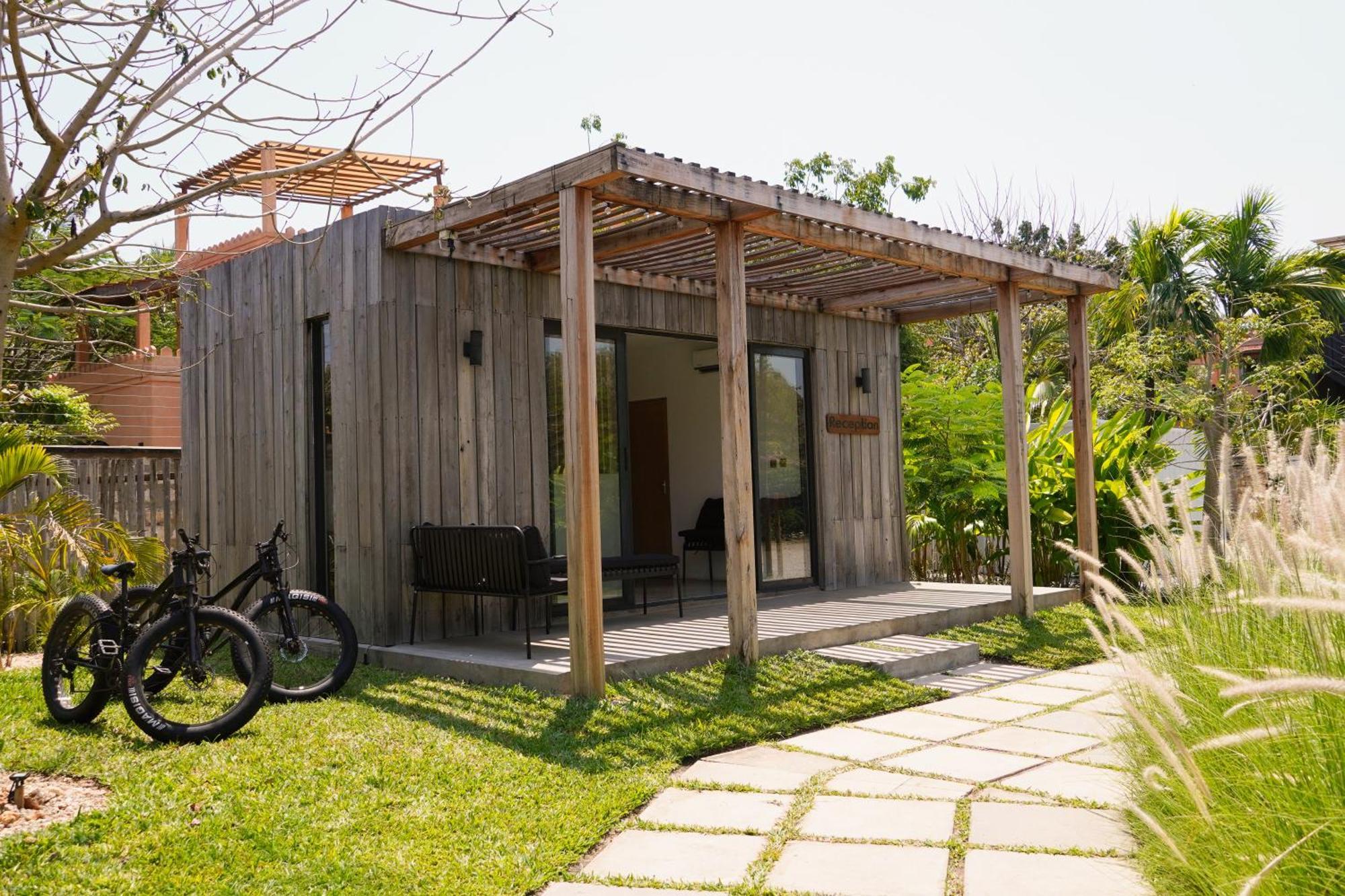 Lalagalu - Beachfront Ecocabins Diani Beach Dış mekan fotoğraf