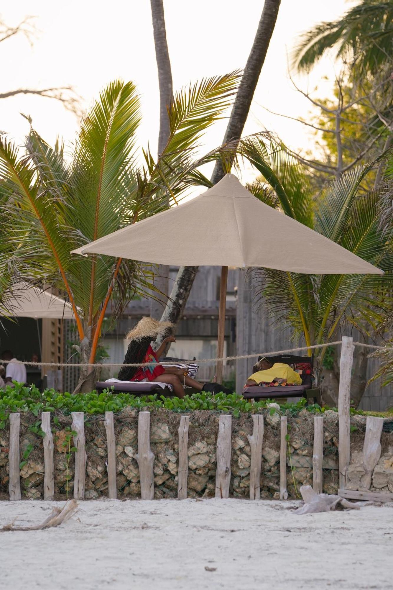 Lalagalu - Beachfront Ecocabins Diani Beach Dış mekan fotoğraf